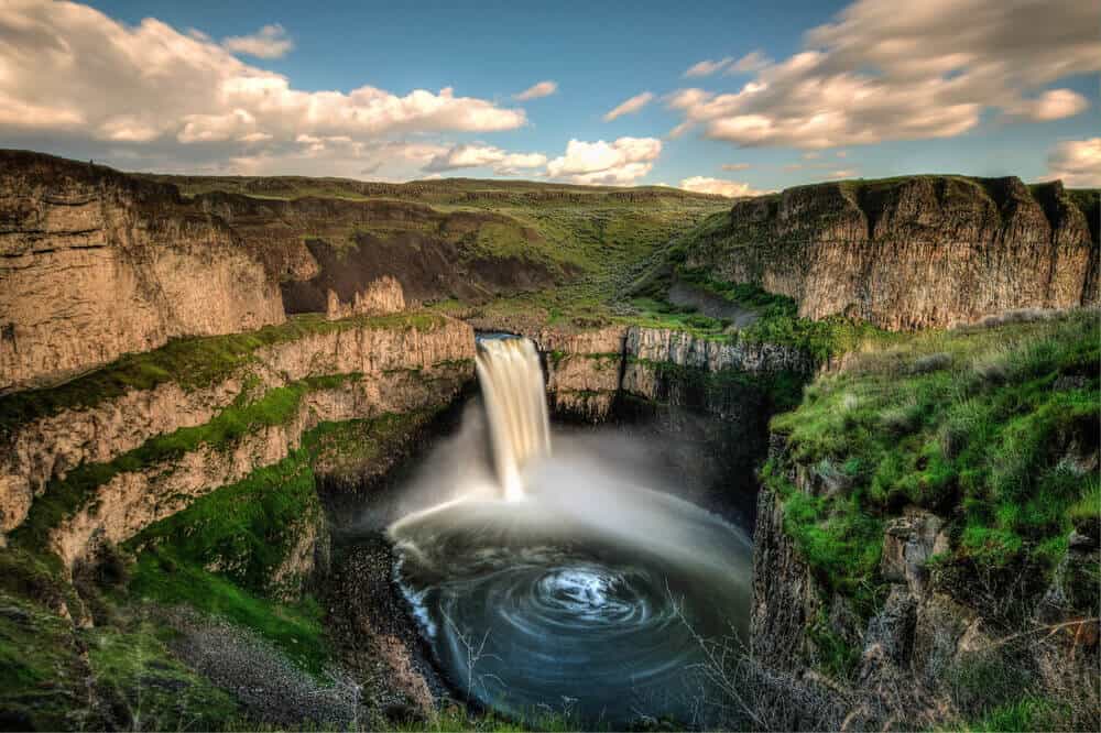 Top Best Waterfalls in United States You Need to Visit at Least Once